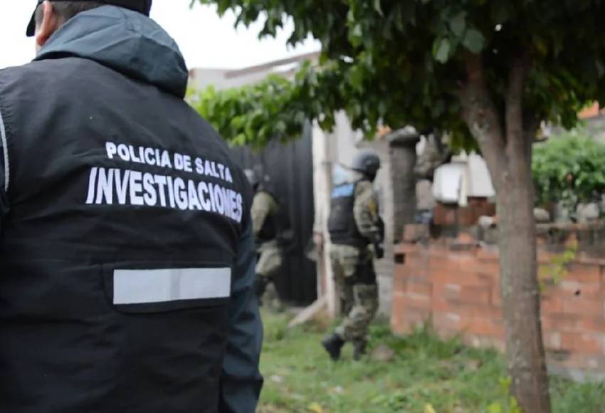 Un adolescente de 15 años mató a golpes a su hijo de 2 meses