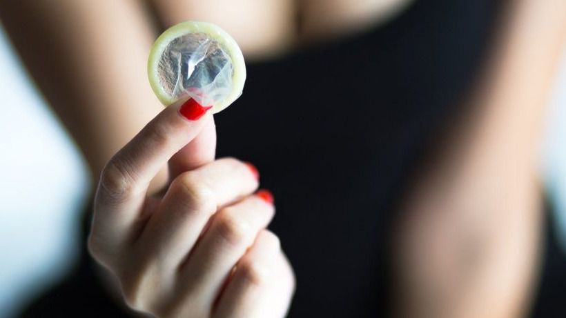 Prohíben preservativos falsificados de una reconocida marca