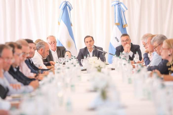 El gobernador Gustavo Valdés reúne al gabinete provincial