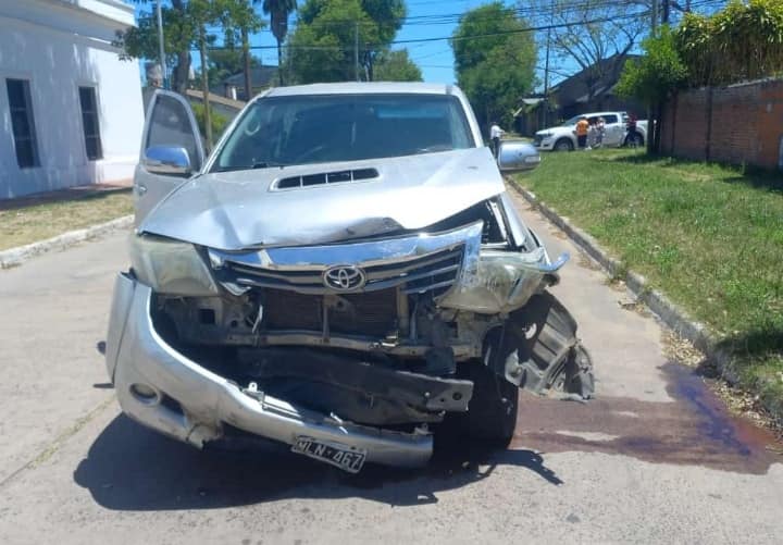 Esquina: Colisionaron dos camionetas