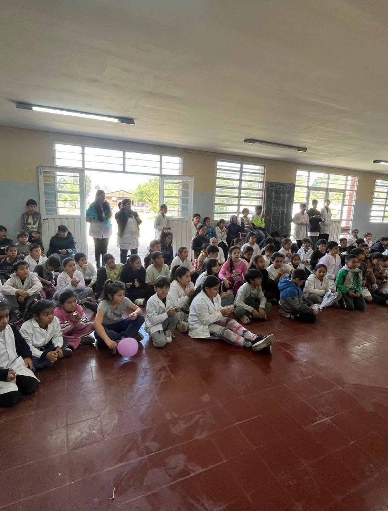 “Un juguete, una sonrisa”: estudiantes del Instituto Divino Salvador compartieron una jornada solidaria