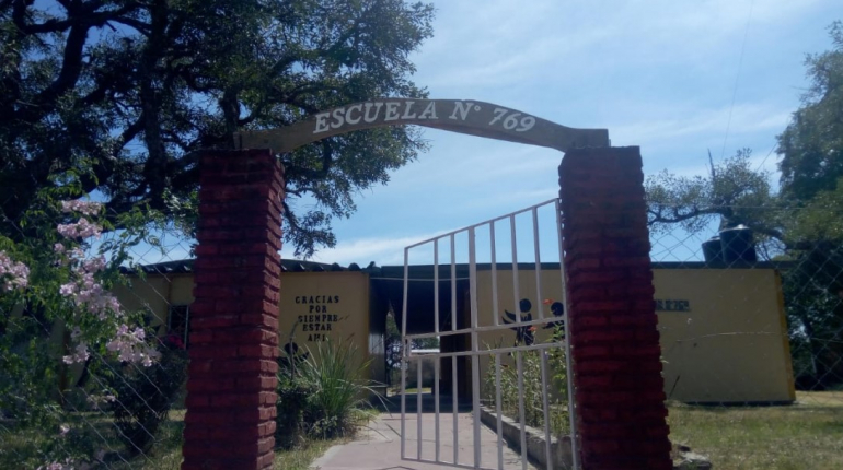 El gesto solidario del Kun Agüero para una escuela rural de Esquina