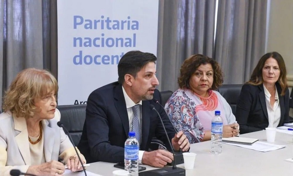 Nación fijó un incremento del 45,5 % para el salario docente