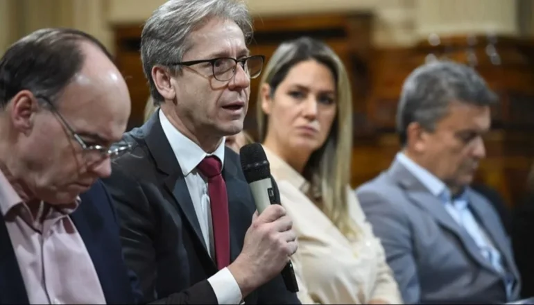 Legisladores radicales reclaman que se conforme la Bicameral para tratar el DNU