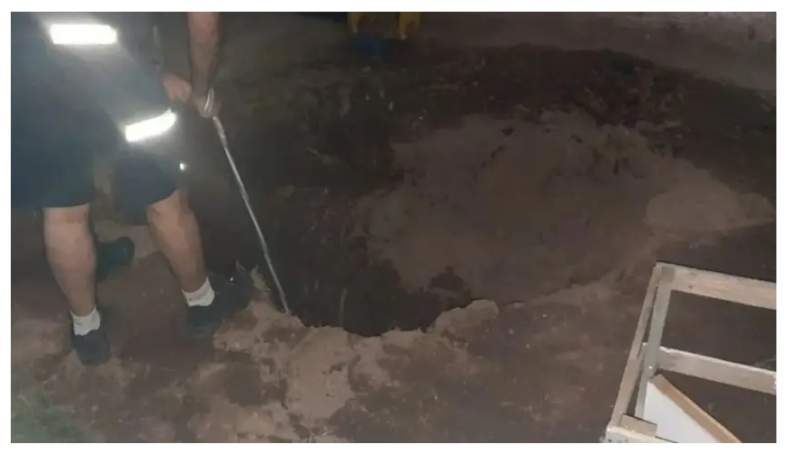 Una nena cayó a un pozo de 7 metros y su madre quedó atrapada cuando intentó rescatarla
