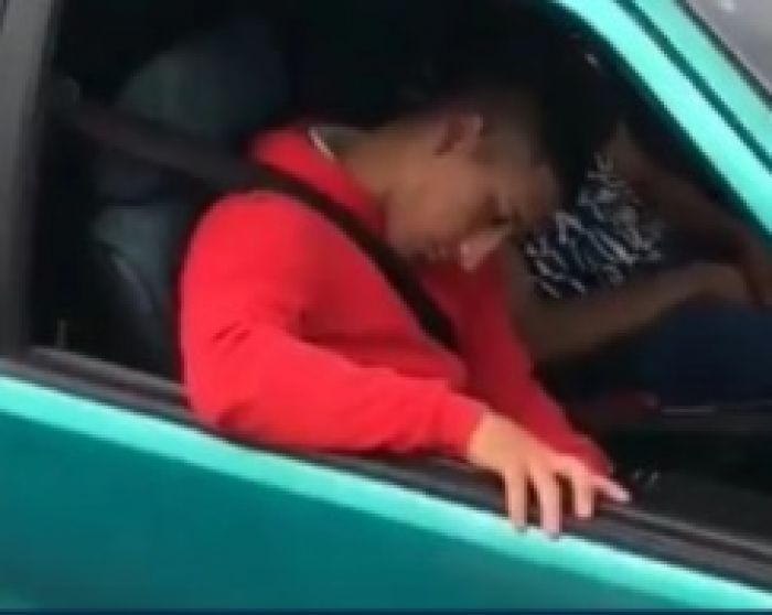 Dos policías conducían ebrios, pararon en la ruta y se durmieron
