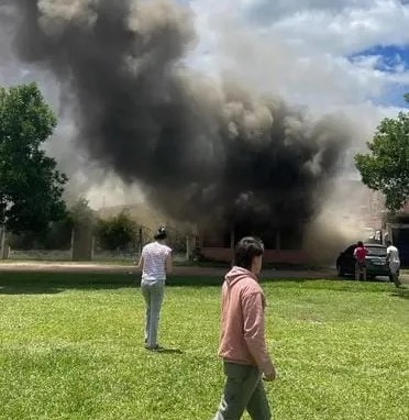 Incendio dañó dos viviendas en Goya