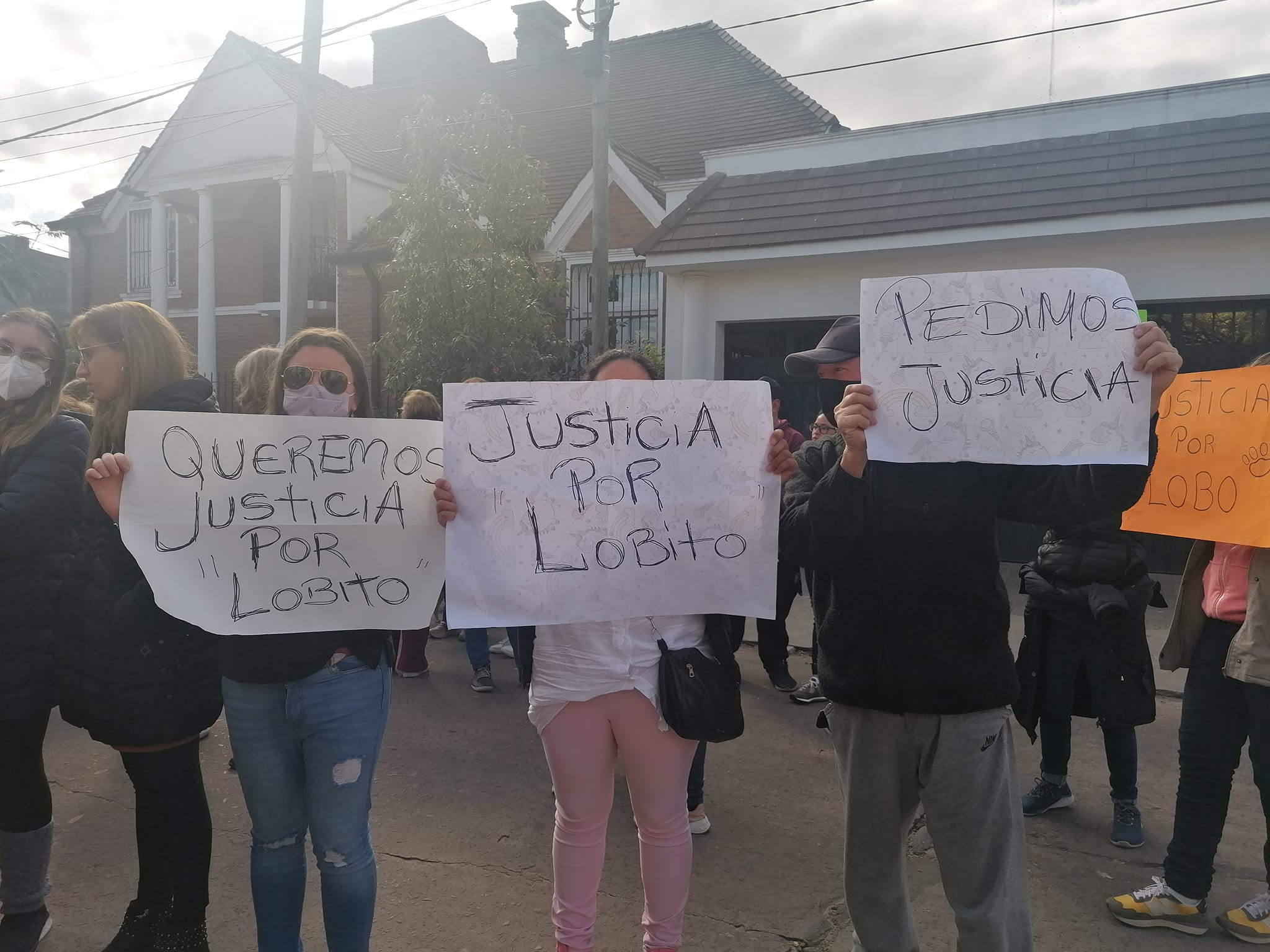 Goya: Marcha para pedir la destitución del policía que atropelló a "Lobo"
