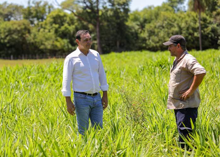 Caa Catí: Gustavo Valdés visitó el establecimiento La Moraleja