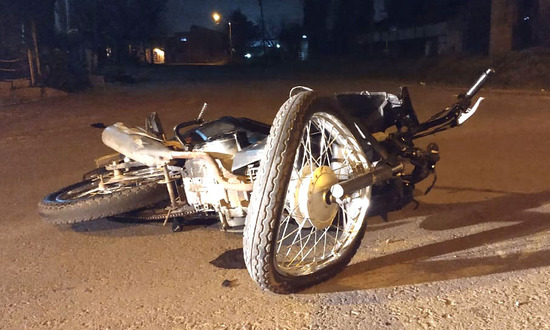 Esquina: Murió un joven de 22 años tras chocar un poste de luz con su motocicleta