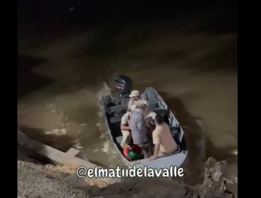 Goya: Se desmoronó una parte de la Costanera y así rescataron a un hombre
