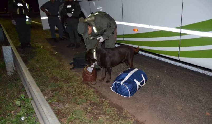 Corrientes: coordinador de viajes llevaba 15 kilos droga en su bolso
