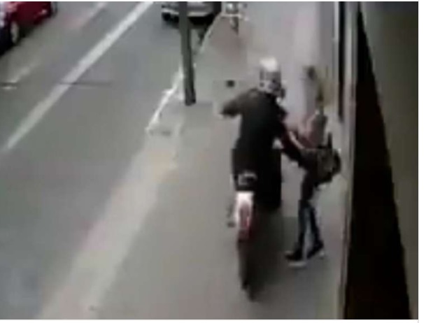 Video: mujer de 56 años murió tras ser asaltada por un motochorro