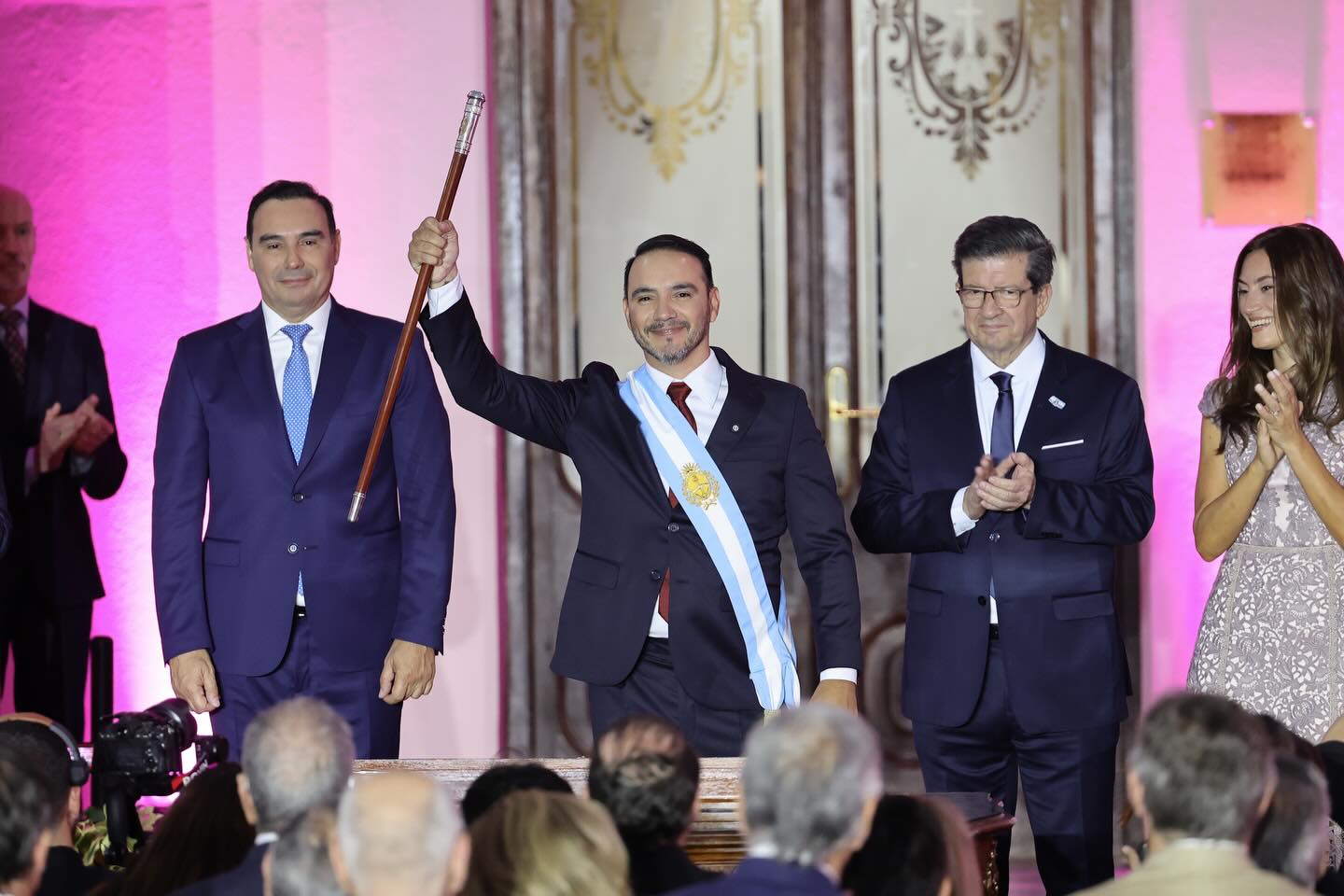 Juan Pablo Valdés juró como nuevo gobernador instando a "seguir transformando Corrientes"