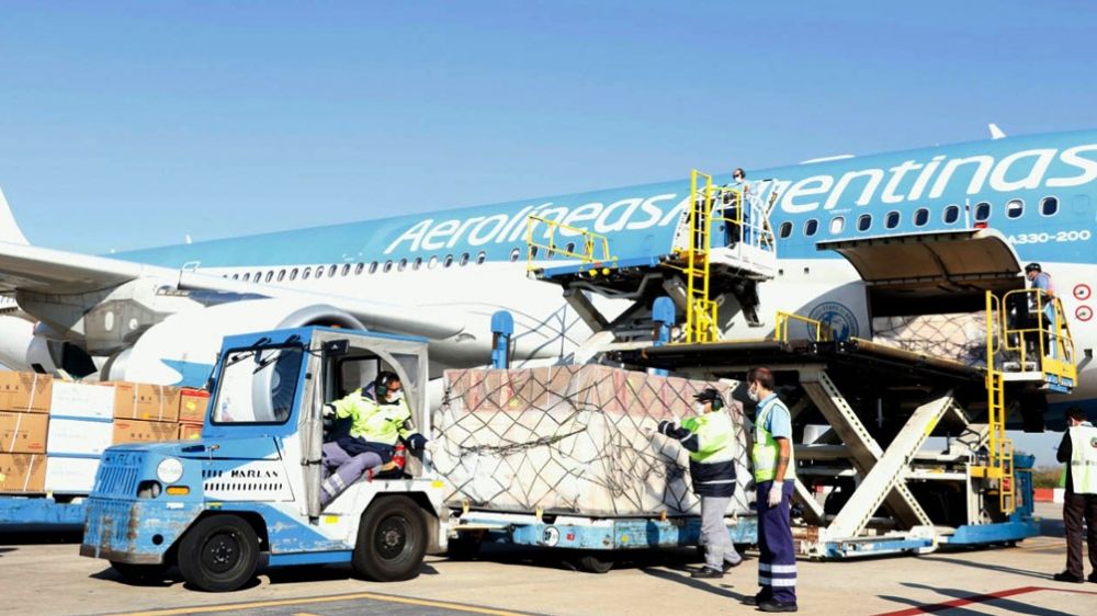 Llega desde Beijing el vuelo que trae un millón de dosis de vacunas