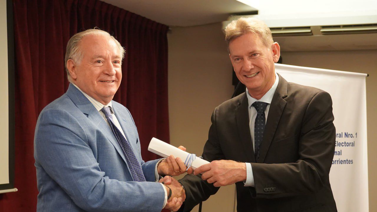 Diógenes González recibió su diploma como diputado nacional electo y llamó a construir consensos en el Congreso