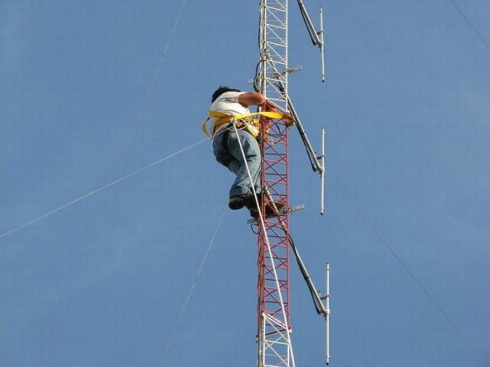 Bella Vista: Operario cayó desde la antena de una radio y murió en el acto