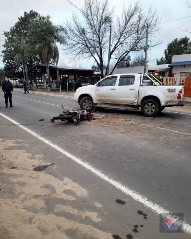Motociclista hospitalizado tras un choque con una camioneta sobre Ruta 12