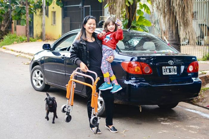 Tiene una hija con discapacidad y una pareja le regaló su auto