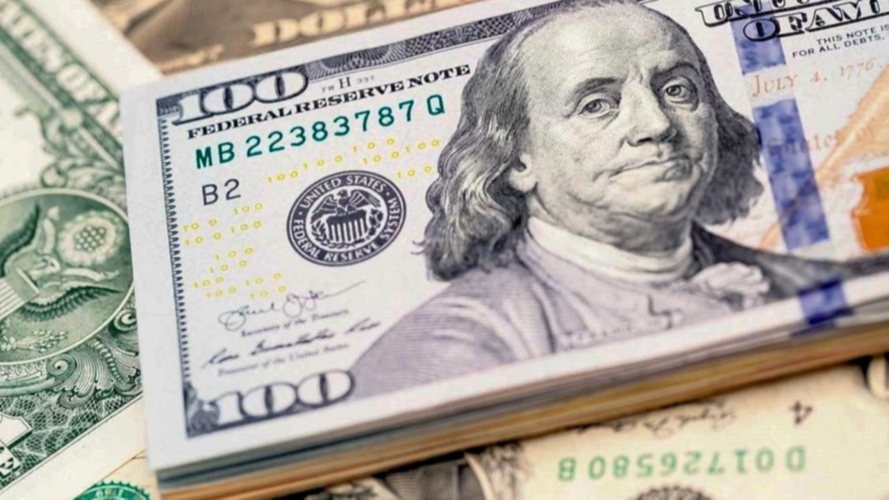 Dólar hoy: el blue subió más de $100 en un mes y llegó a los $317