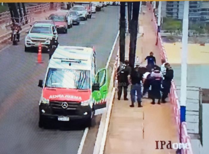 La Policía evitó que un hombre se arroje desde el Puente Belgrano