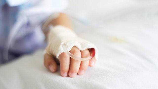 Mendoza: nene de 2 años fue baleado en la cabeza con un rifle de aire comprimido
