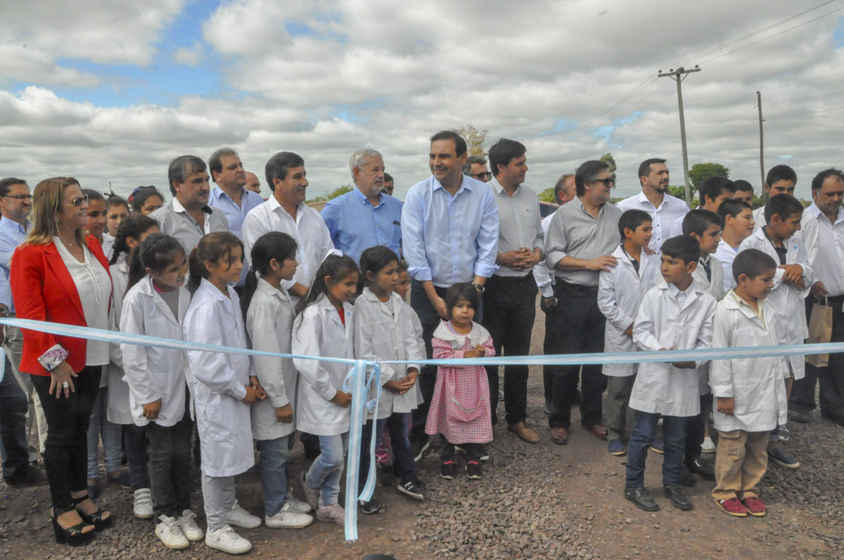 Valdés: “Estas obras apuntan a mejorar la vida  de los pobladores de la zona rural”