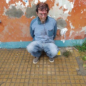 La Plata: Un remisero encontró las llaves de la casa de sus clientes, intentó robarles y mató a la hija