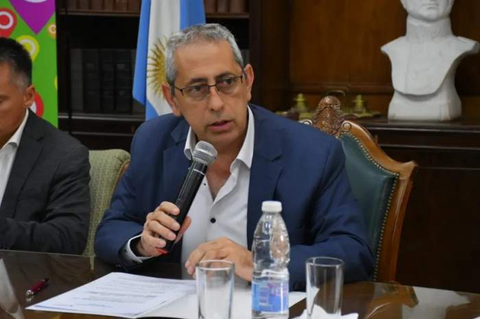 Anunciaron aumento salarial del 15 ciento para empleados estatales de Corrientes