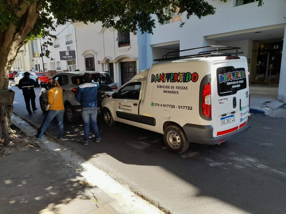 Corrientes: se durmió al volante y provocó un triple choque en pleno microcentro