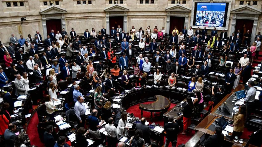 El Gobierno apuntó a la oposición por incumplir acuerdos y mandó la Ley Ómnibus de nuevo a comisión