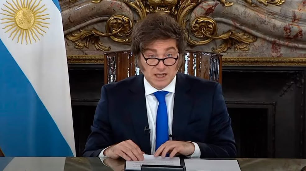 Qué es el "grillete fiscal" que propone Javier Milei inspirado en Estados Unidos