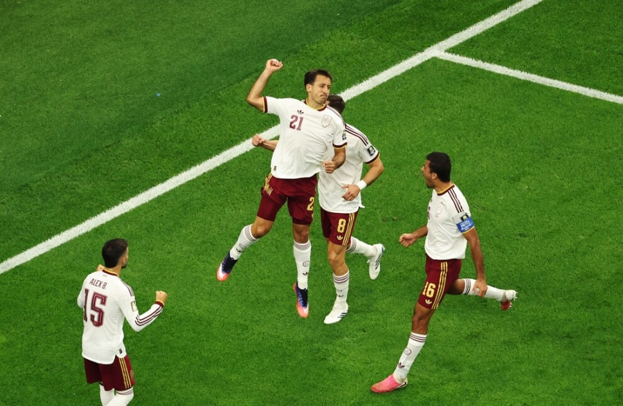 España derrotó con autoridad a Francia y es la primera finalista