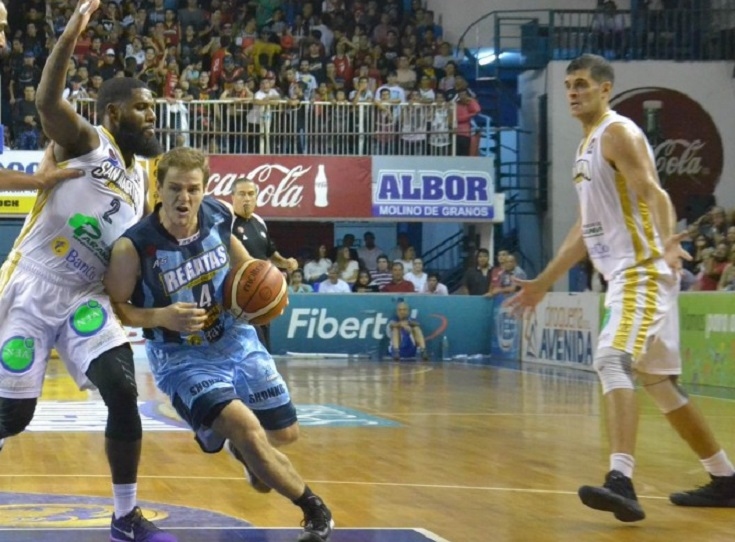 Regatas recibe a San Martín
