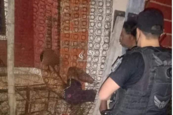 Corrientes: intentó robar en una casa y quedó enganchado por el portón