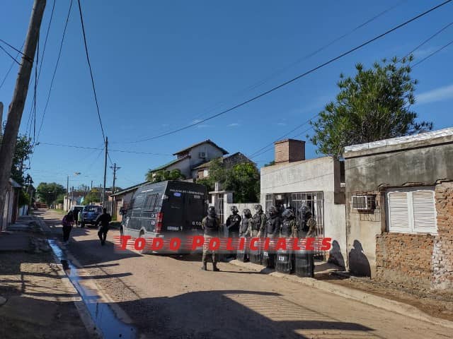 Alumno amenazó con armar una masacre en una escuela: Detuvieron al padre