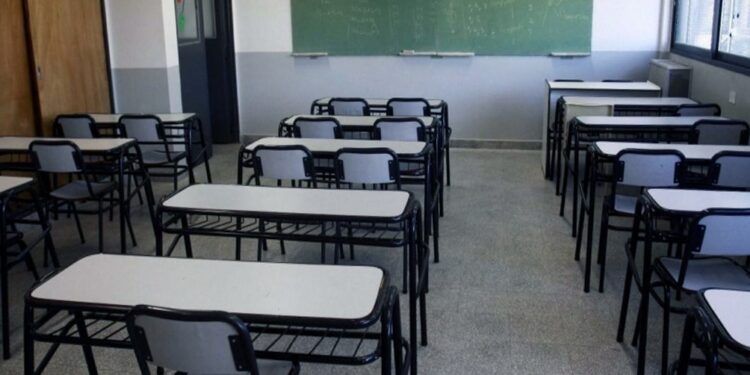 Esquina: en estas escuelas podría no arrancar las clases este lunes