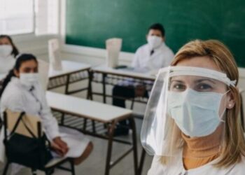 COVID-19: docentes ya pueden inscribirse para recibir la vacuna