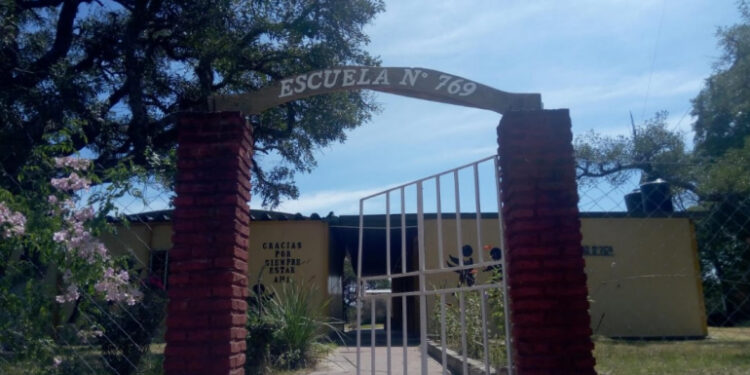 El gesto solidario del Kun Agüero para una escuela rural de Esquina
