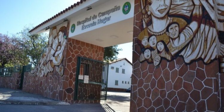 Paciente con coronavirus se escapó del Hospital de Campaña: la policía lo busca intensamente