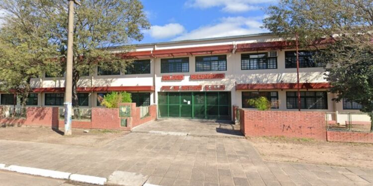 Preocupación en la Escuela Illia: una persona de limpieza dio positivo a coronavirus