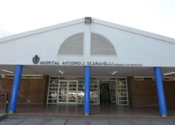 Se hicieron pasar por personal de salud y recibieron la vacuna