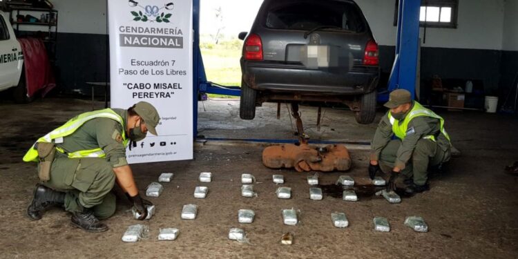 Tapebicuá: Incautaron droga oculta en el tanque de combustible de un auto