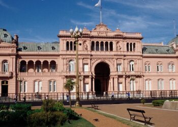 Nación se reúne con ministros y especialistas para analizar como avanzar sobre el COVID