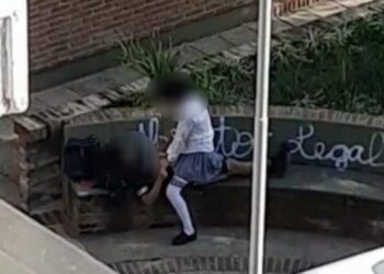 Capital: Escracharon a dos jóvenes teniendo sexo en plena calle