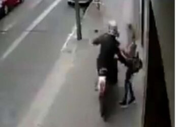 Video: mujer de 56 años murió tras ser asaltada por un motochorro