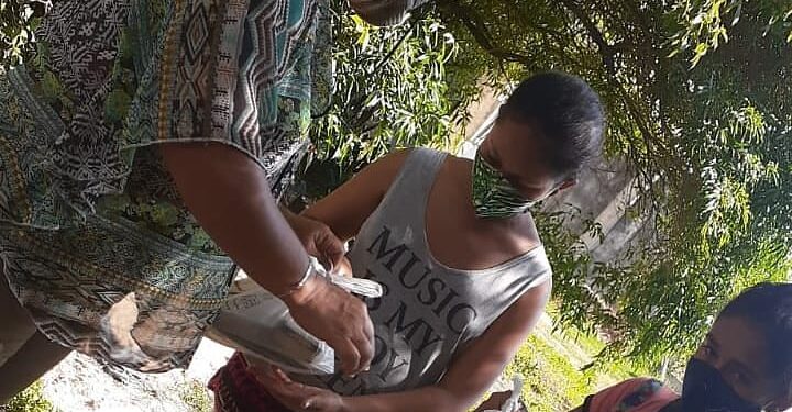 El CAP entregó guardapolvos y mercaderías a personas aisladas por coronavirus