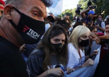 Justicia por Maradona: Claudia, Dalma y Gianinna Maradona están en el Obelisco