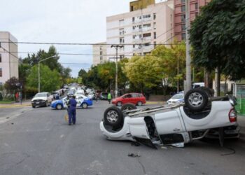 Una jueza chocó e hizo volcar a una camioneta: estaba alcoholizada