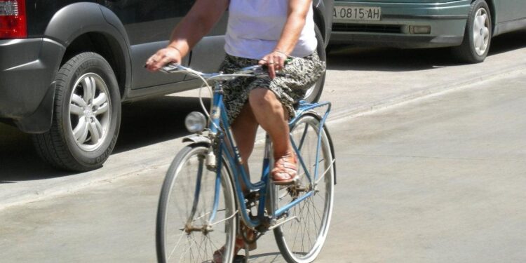 Esquina: le robaron cuando volvía de trabajar en su bicicleta